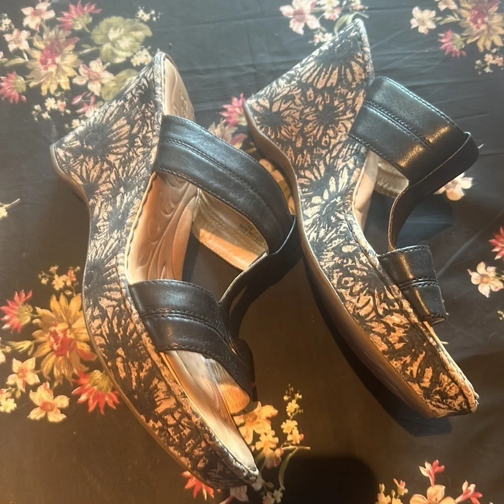 Born sandals